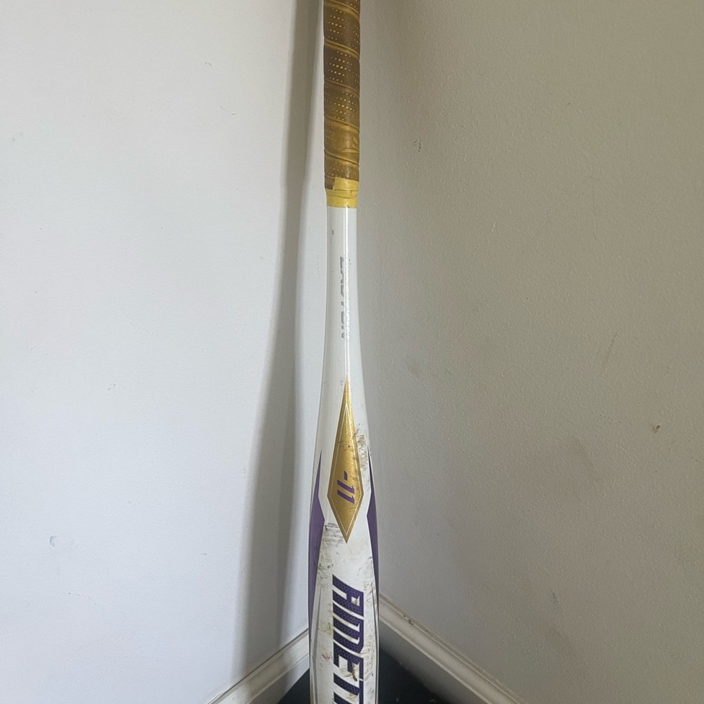 Easton Amethyst softball Bat 30 inch drop 11 (30/19)